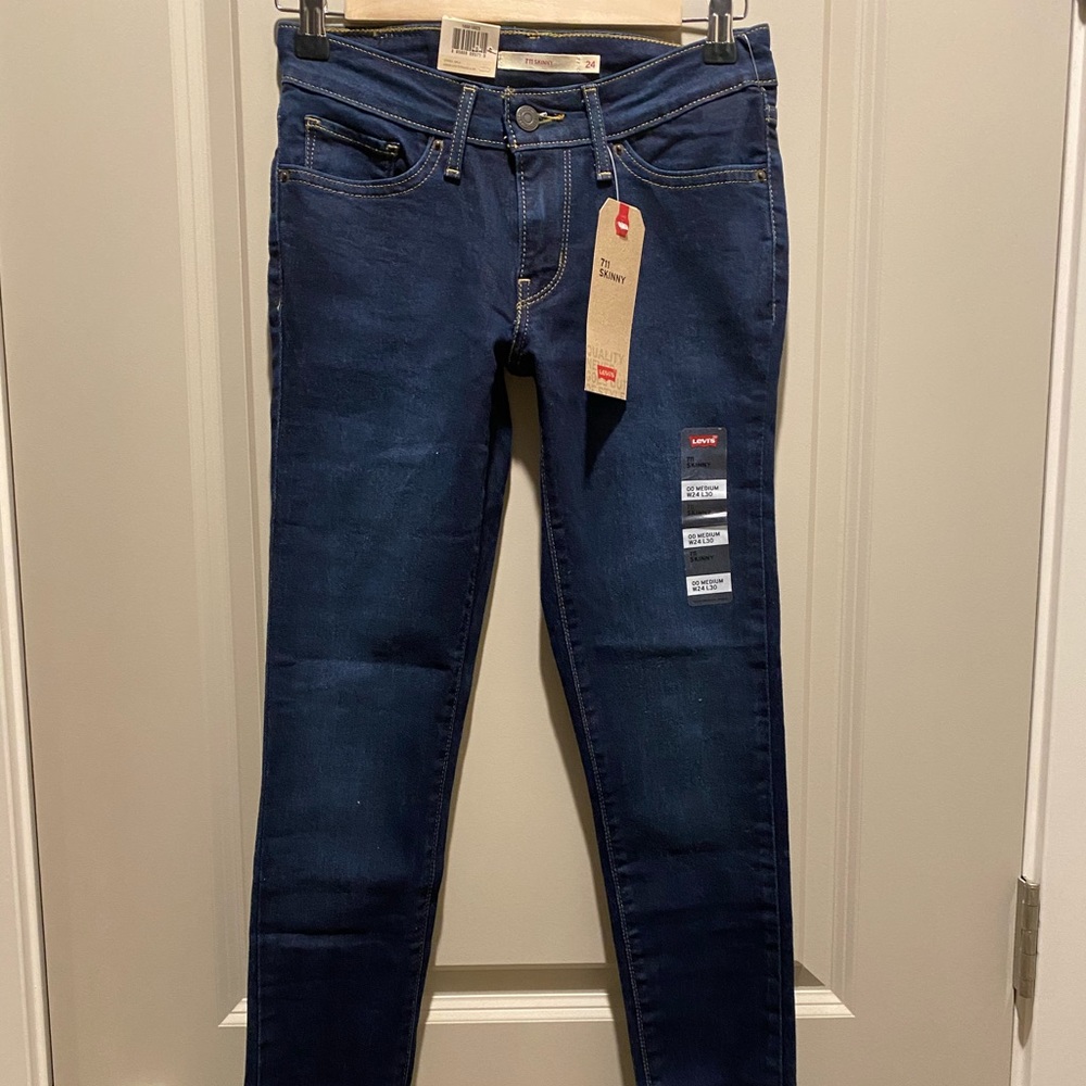 Dark Blue 711 Skinny Levi’s Jeans 👖